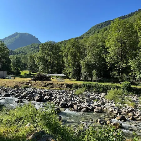 Pyrenees Family T3